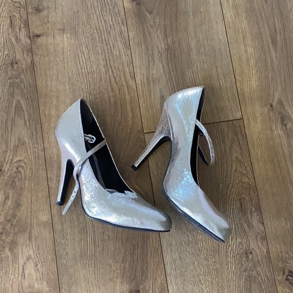 Intermix Pour La Victoire Silver Snake Mary Jane Heels - Picture 1 of 7